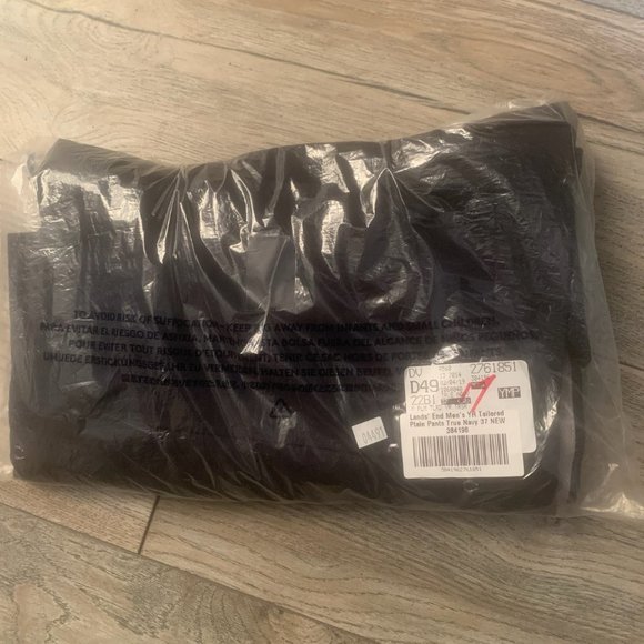 NWT LANDS' END MEN'S YEAR'ROUNDER TAILORED FIT PLAIN FRONT  PANTS TRUE NAVY 37 - Picture 4 of 9